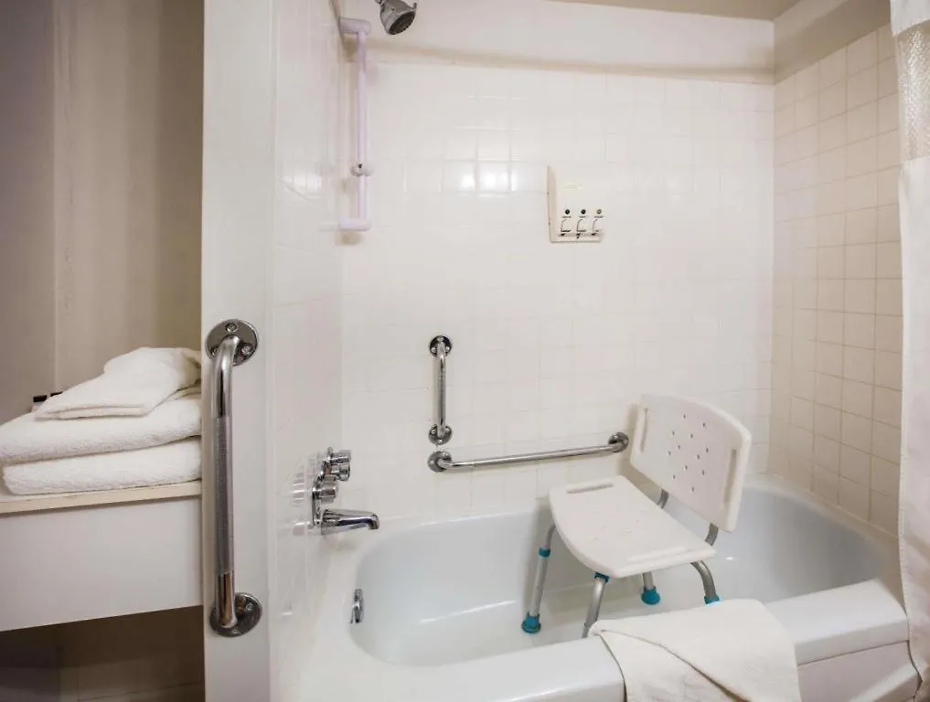 Howard Johnson Hotel By Wyndham Victoria