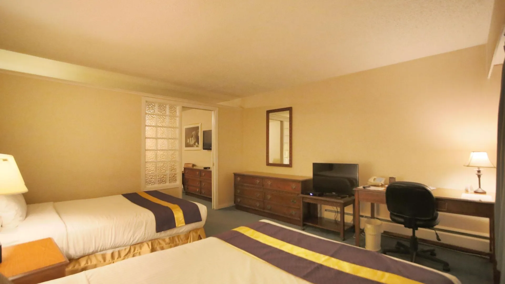 Howard Johnson Hotel By Wyndham Victoria