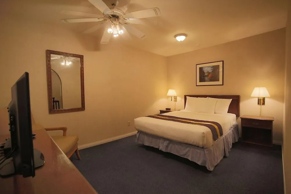 Howard Johnson Hotel By Wyndham Victoria 3*,