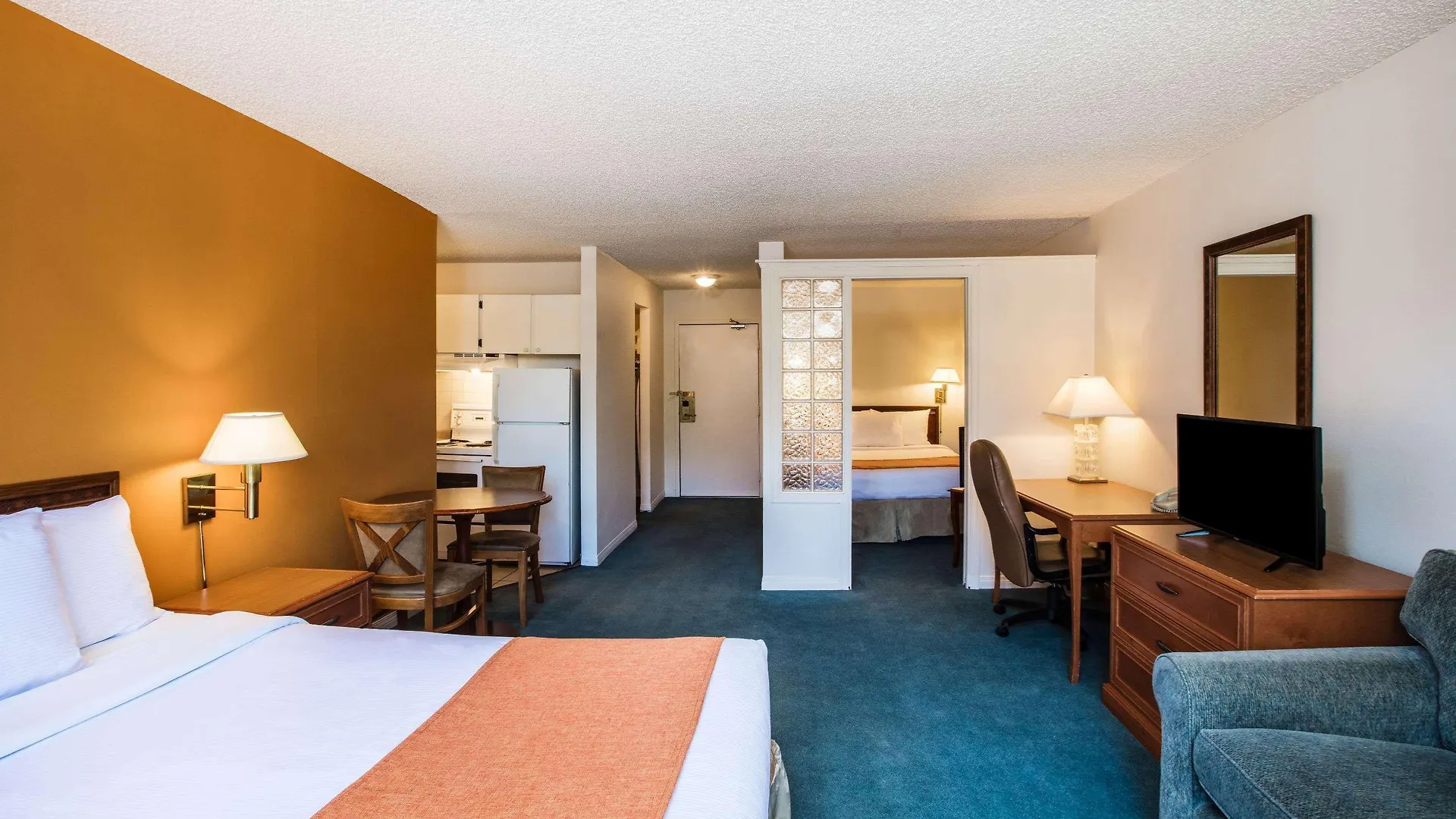 Howard Johnson Hotel By Wyndham Victoria 3*,  Kanada