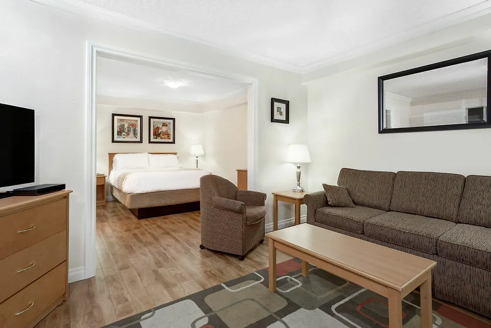 ***  Howard Johnson Hotel By Wyndham Victoria Canada